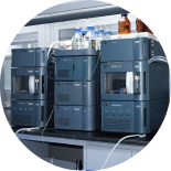 <br>
配備UPLC/LC-MS/GC/GC-MS<br>
支撐非標(biāo)復(fù)雜樣品檢測<br>
精準(zhǔn)驗(yàn)證自主研發(fā)耗材性能<br>
從快速打譜到應(yīng)用測試<br>
全流程數(shù)據(jù)可追溯<br>
為技術(shù)優(yōu)化提供可靠依據(jù)